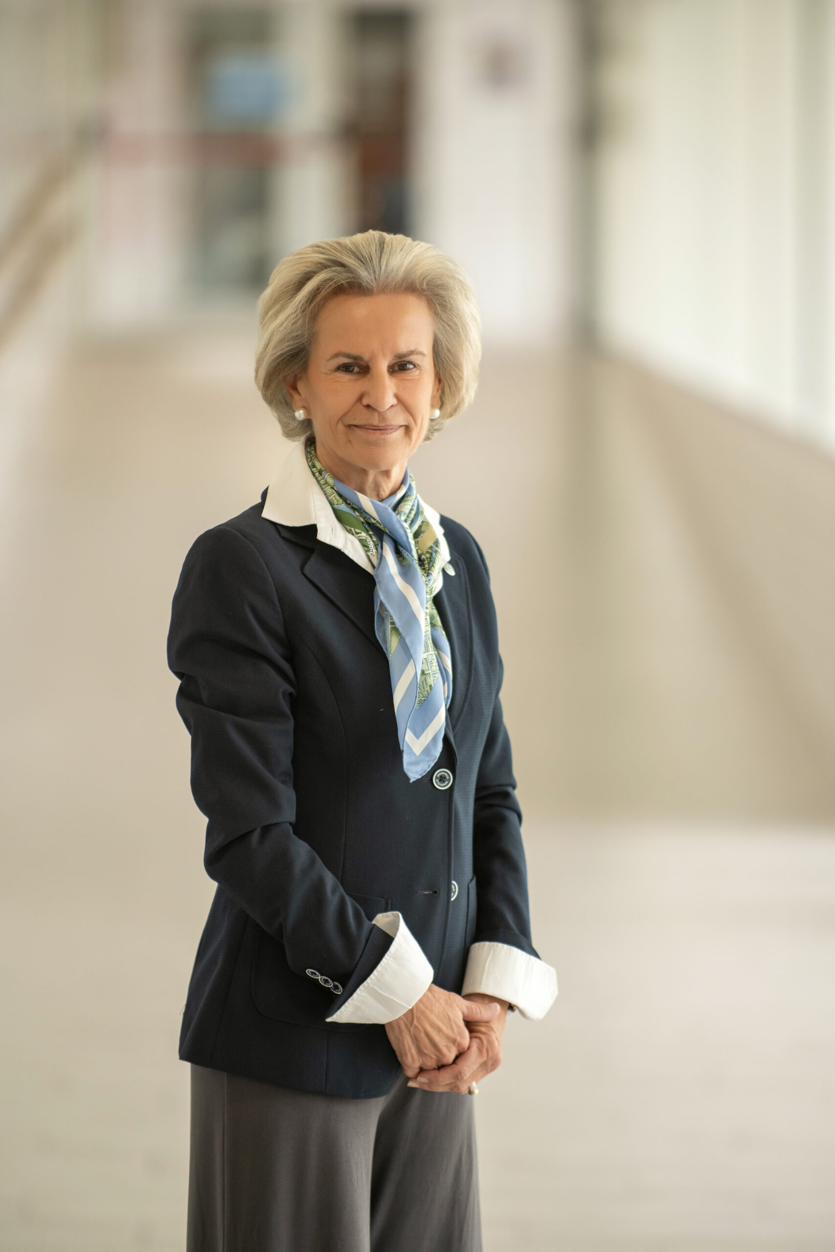 Dña. Ana Larrú Ramos, dirección infantil y Primaria